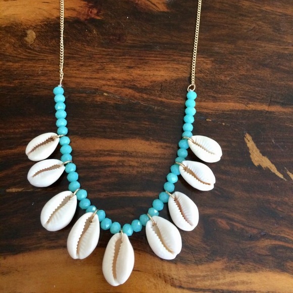 Jewelry - 🌸 Boho shell and turquoise bead necklace